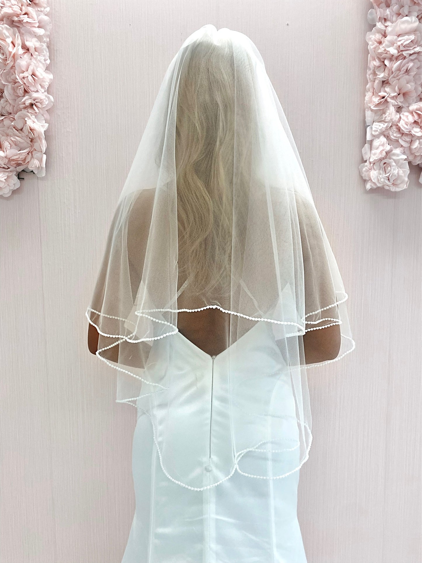 Voile de mariée à bord crayon, voile de mariage à deux niveaux de longueur de hanche avec bord cordé