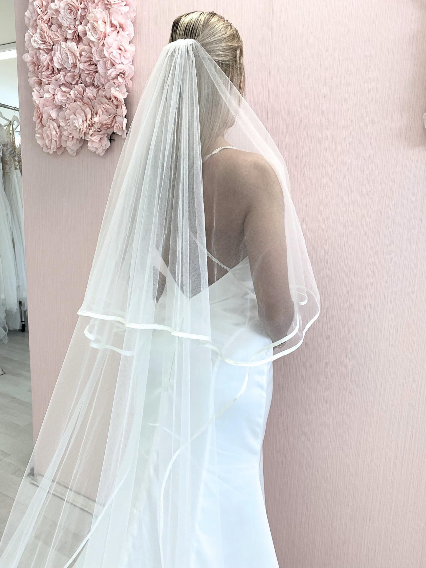 Voile de mariage en satin, voile de mariage à deux niveaux avec bord en satin et fard à joues