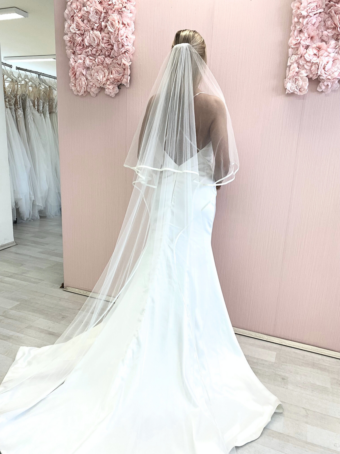 Voile de mariage en satin, voile de mariage à deux niveaux avec bord en satin et fard à joues