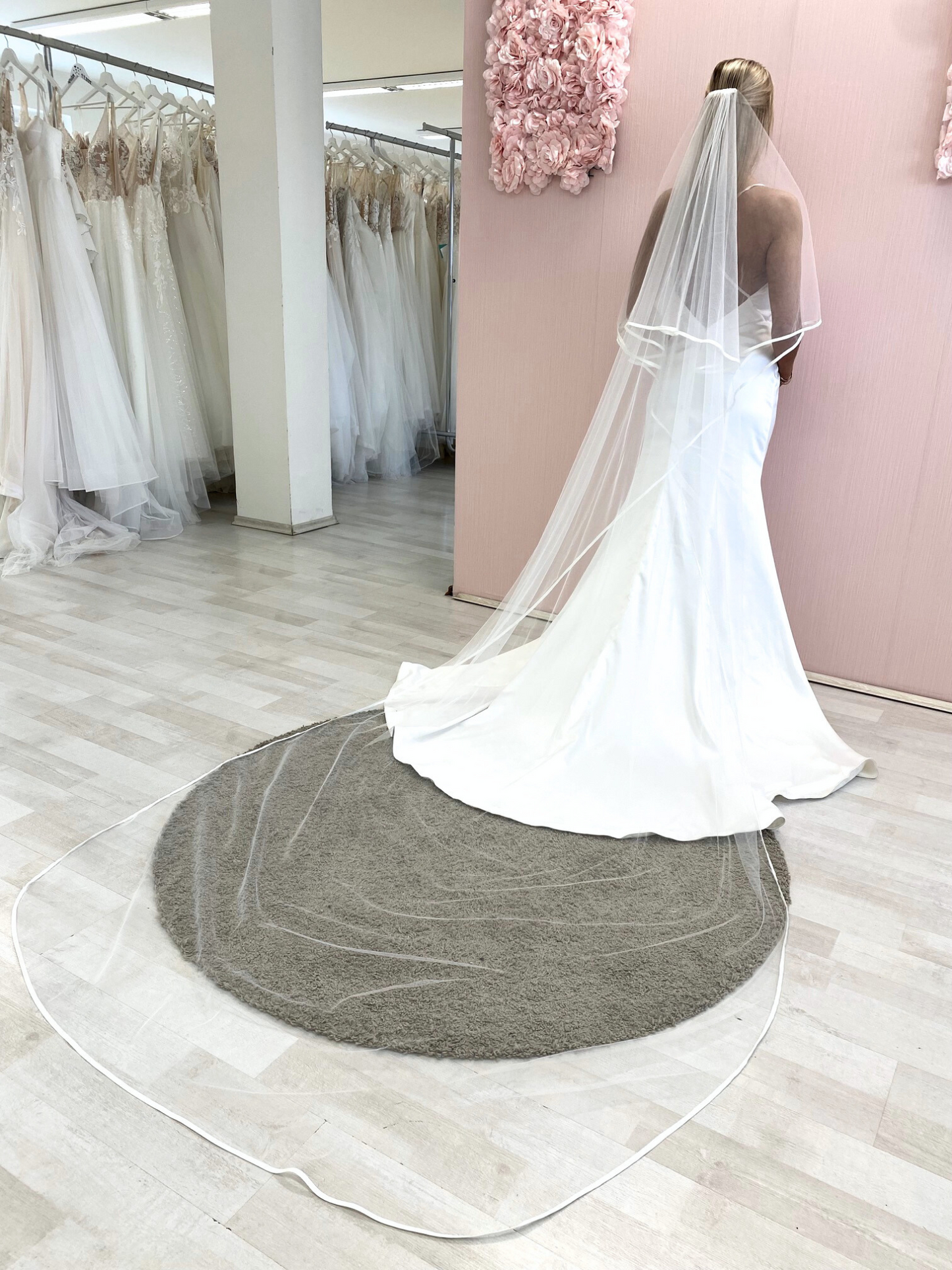 Voile de mariage en satin, voile de mariage à deux niveaux avec bord en satin et fard à joues