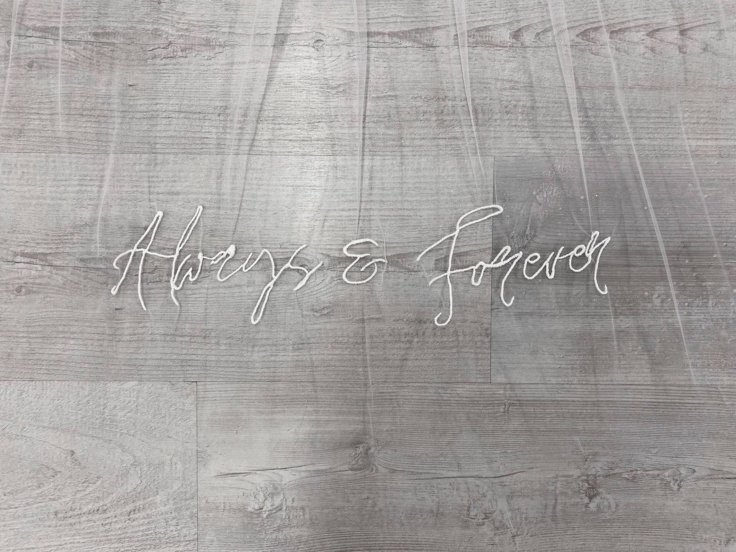 Always & Forever - Einstufiger bestickter Hochzeitsschleier