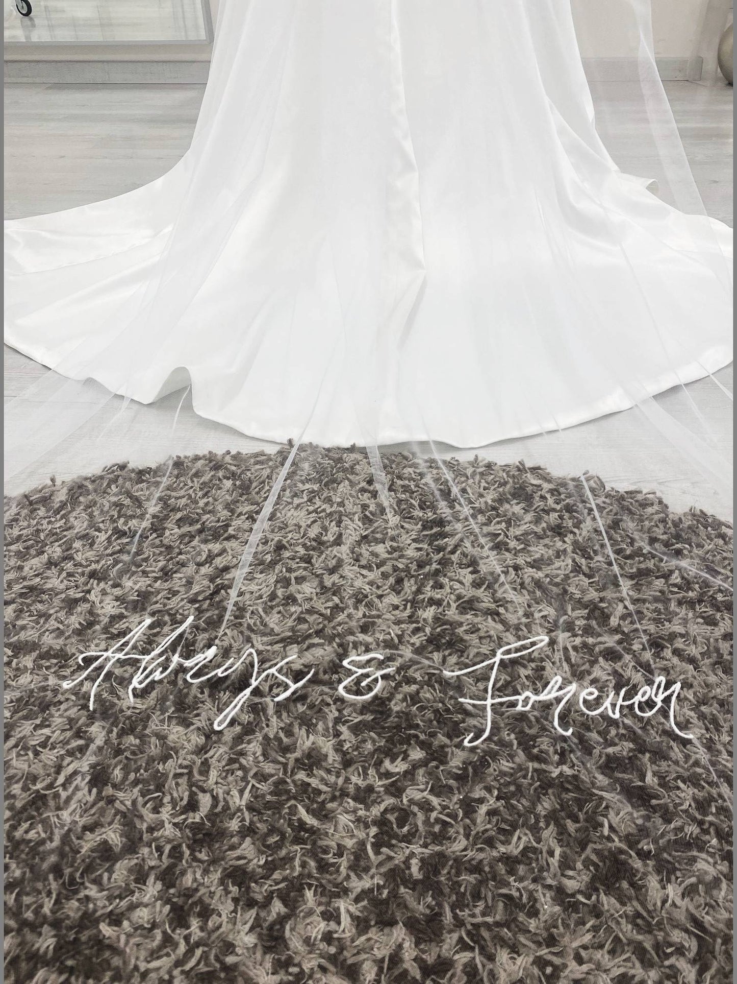 Always & Forever - Einstufiger bestickter Hochzeitsschleier