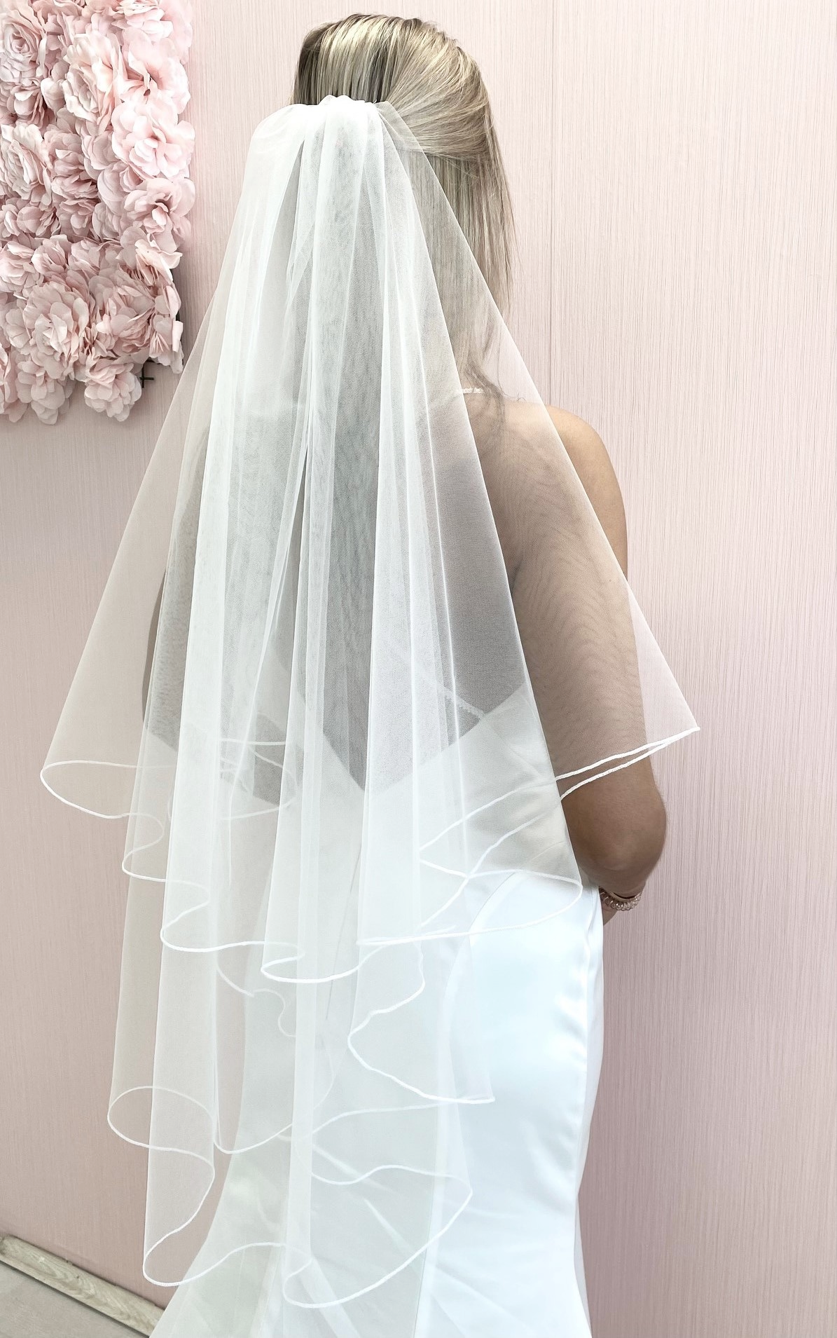 Voile de mariée à bord crayon, voile de mariage à deux niveaux de longueur de hanche avec bord cordé
