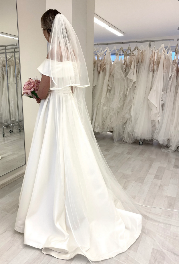 Satin-Hochzeitsschleier, zweistufiger Hochzeitsschleier mit Satinrand und Rouge