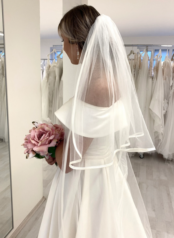 Satin-Hochzeitsschleier, zweistufiger Hochzeitsschleier mit Satinrand und Rouge