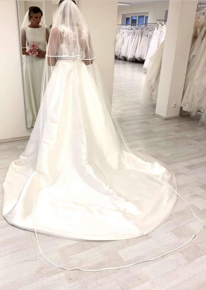 Satin-Hochzeitsschleier, zweistufiger Hochzeitsschleier mit Satinrand und Rouge