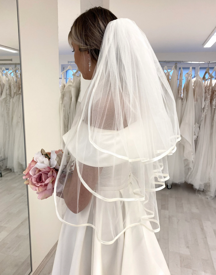 Voile de mariée en satin, longueur de la taille Voile de mariage à trois niveaux avec bord en satin