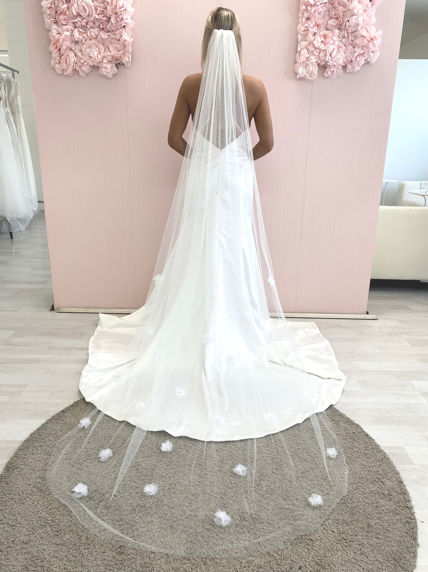 Simple Petal Flower Wedding Veil, Veil with 3D Flowers, Floral Veil, One Tiar